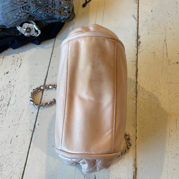 Chanel kiss lock blush pink purse - Picture 7 of 13